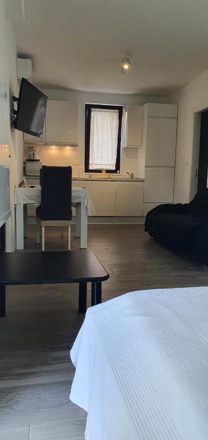 Apartments Zanini เมดูลิน ภายนอก รูปภาพ